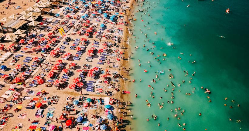 A început „Litoralul pentru Toți” 2026: Vacanțe la mare cu prețuri de la 42 de lei pe noapte. Lista stațiunilor participante