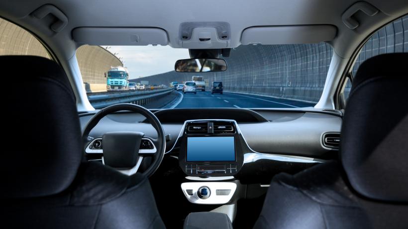 Haos cu robotaxiurile Waymo: O mașină s-a dus singură într-o zonă inundată și a fost luată de ape. Mii de vehicule, rechemate