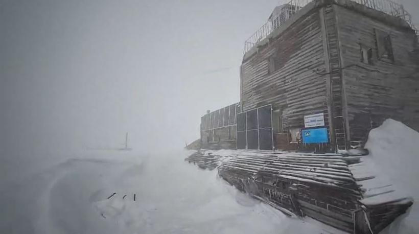 Galerie Foto - Ninge în România, pe 13 mai. Zăpada a ajuns la 2 metri ...