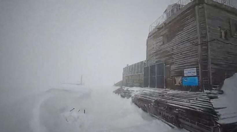 Galerie Foto - Ninge în România, pe 13 mai. Zăpada a ajuns la 2 metri ...