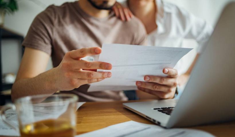 Bolojan spune că discută cu Ministerul Finanţelor dacă extinderea e-Factura şi la unele persoane fizice e necesară: Am primit sesizări