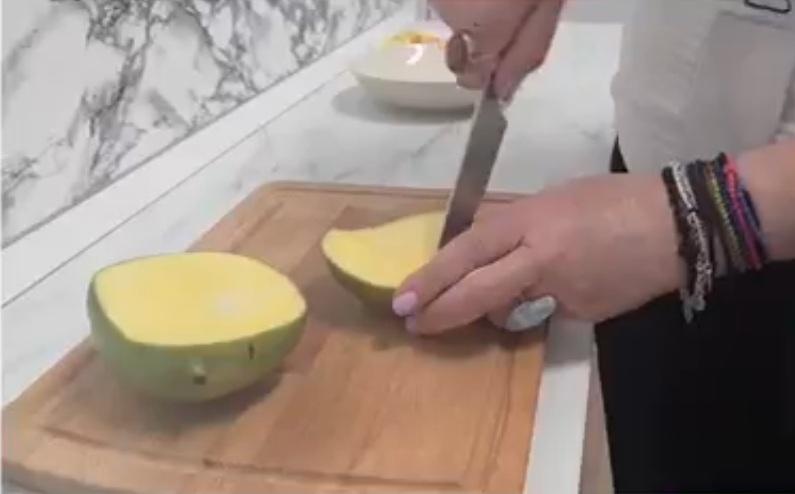 Peste 1.600 de copii din Constanţa vor primi mango în şcoli şi grădiniţe. De ce au ales autorităţile acest fruct exotic