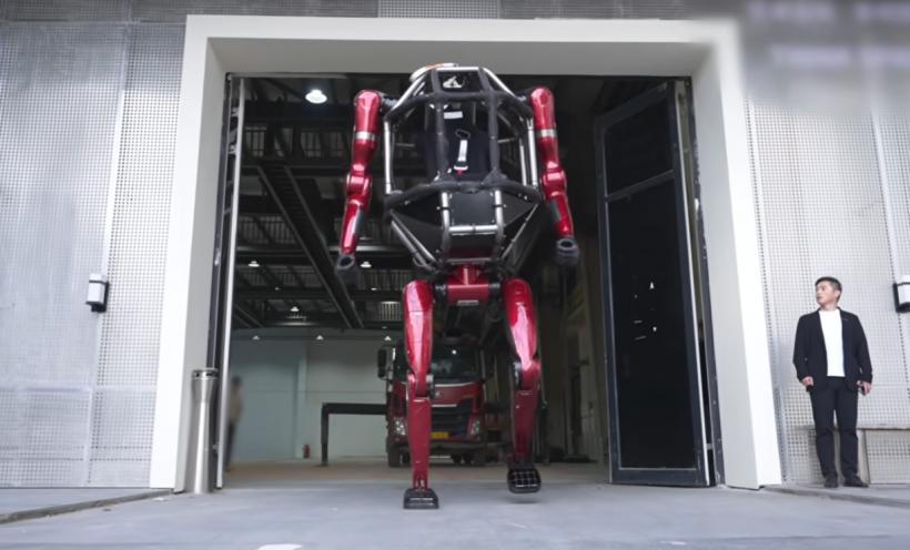 China a dezvăluit un robot uriaș ușor de condus, care sparge pereți. GD01 pare desprins direct dintr-un film science-fiction