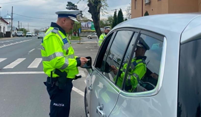 Poliţiştii au dat 1.041 de amenzi după ce 5.300 de vehicule au fost verificate într-o razie la care au participat şi inspectorii RAR
