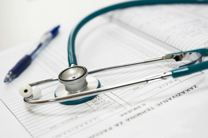Criza medicilor din sate, acoperită de asistenții comunitari: „Intră din casă în casă și cunosc fiecare pacient”