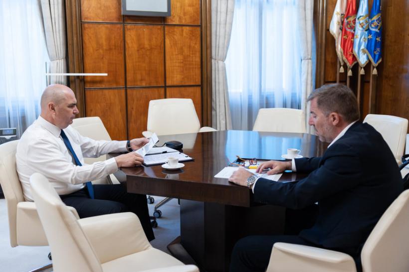 Ilie Bolojan s-a întâlnit cu șeful Dacia. Compania a decis să renunțe la investițiile în fabrica de la Mioveni