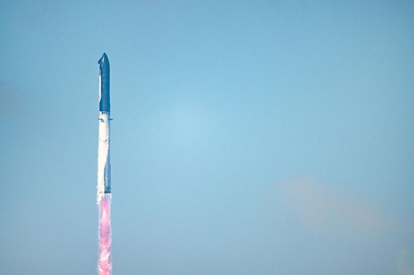 Galerie Foto - SpaceX a lansat racheta Starship V3, cea mai mare și mai ...