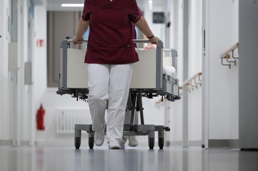"5 lei în plus pe oră pentru tura de weekend și de sărbători în spital". Revoltă în sistemul medical din cauza legii salarizării