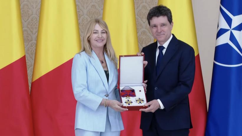Nicușor Dan, la decorarea Nadiei Comăneci: "Vă felicit pentru că nu ați fost doborâtă de glorie și ați rămas o persoană vie"