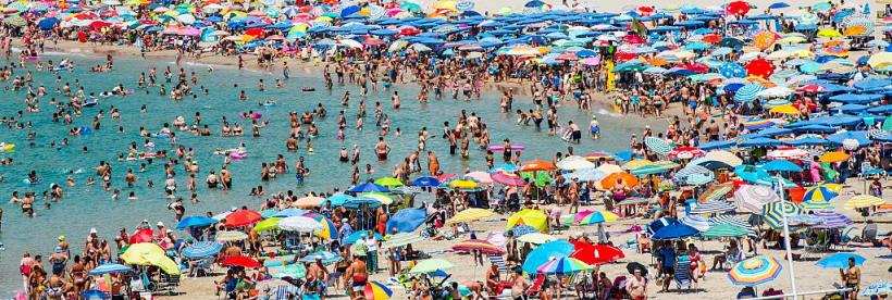 Revoltă în Europa, unde "turiștii ruși se bucură în număr tot mai mare de excursii și plaje". 11 țări cer condiții mai aspre pentru ei