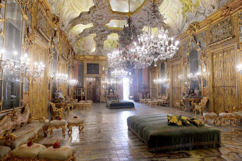 Cum a fost recuperat de la mafia din Palermo palatul în care Dua Lipa și Callum Turner au în acest weekend petrecerea de nuntă