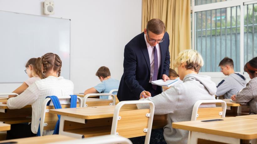 Cu cât sunt plătiți profesorii la Bac și la Evaluarea Națională 2026