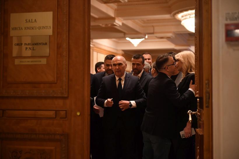 PNL a decis în unanimitate să nu voteze guvernul Tomac. Stenograme din ședință: „E un paravan pentru PSD”