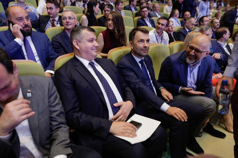 Surse: Eugen Tomac încearcă să convingă USR și UDMR să-i voteze Guvernul. Le oferă inclusiv ministere în Cabinet. „E dispus la orice”