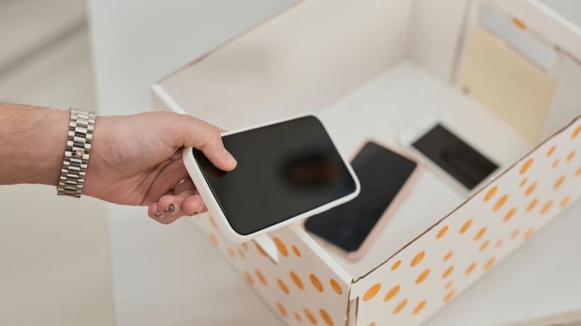 Un elev din Valea Jiului a fost dat afară din Bacalaureat după ce i-a sunat telefonul la o avertizare RO-Alert de furtună