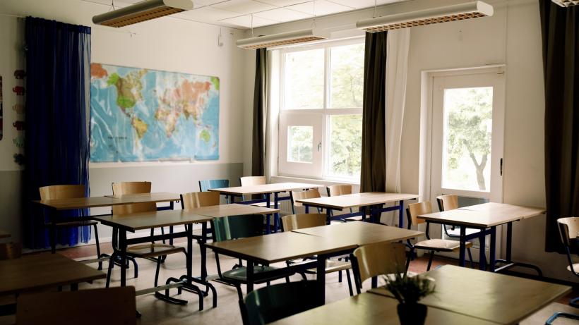 Directoarea unei şcoli din judeţul Buzău, plasată în arest la domiciliu pentru luare de mită: Inculpata a fost prinsă în flagrant