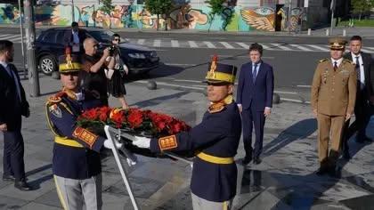Nicuşor Dan a depus o coroană de flori la Monumentul dedicat memoriei victimelor Mineriadei din 1990