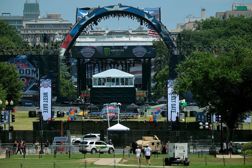 Donald Trump găzduiește, duminică, la Casa Albă, lupte în cușcă. Sunt peste 4.000 de invitați