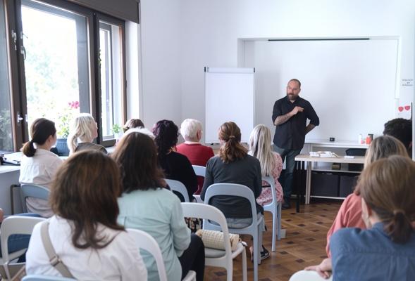Ziua Porților Deschise la Fundația Calea Victoriei: Cursuri gratuite în diverse domenii pentru toți bucureștenii