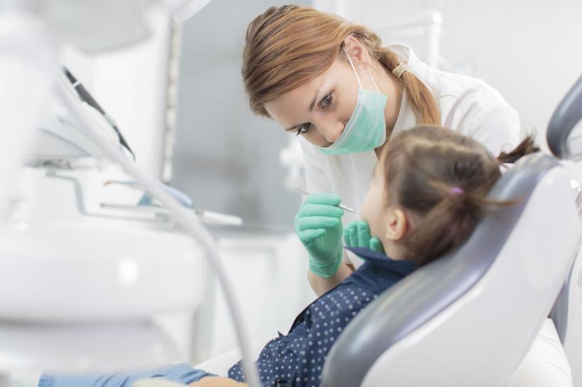 Afecțiunea dentară misterioasă care afectează milioane de copii. Specialiștii trag un semnal de alarmă