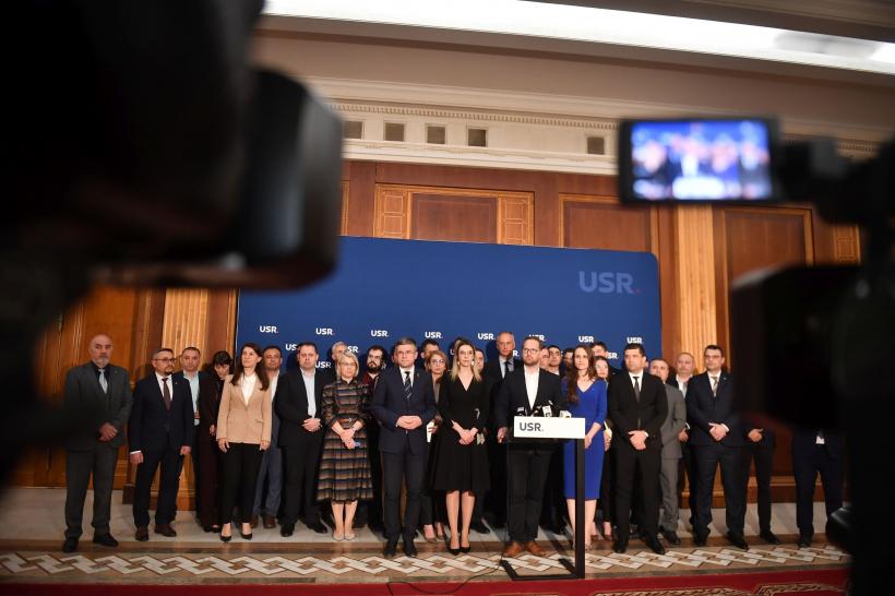 O angajată a USR a fost trimisă în judecată pentru delapidare: Ar fi transferat 400.000 lei din conturile partidului în conturile sale