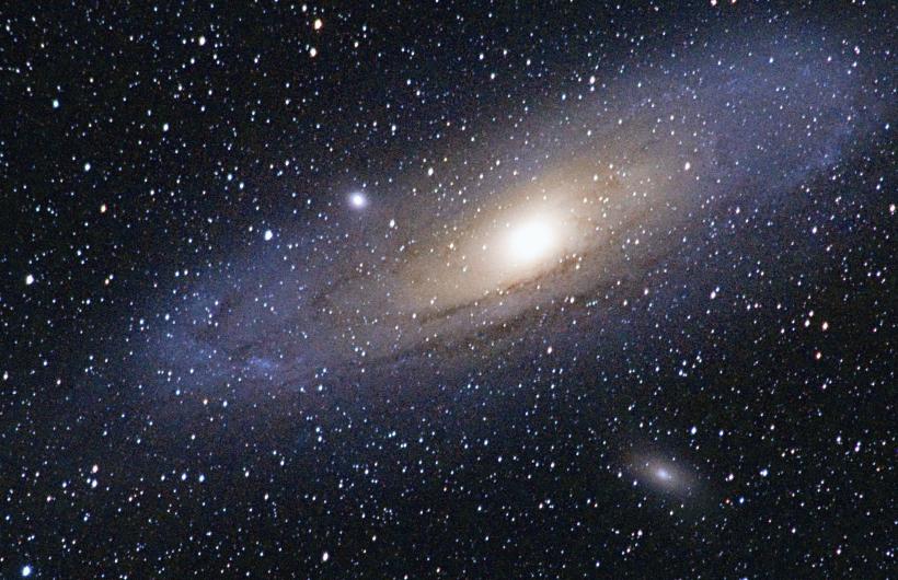 Telescopul Spaţial James Webb a găsit planeta unde plouă cu rubine şi safire. Un an trece în 30 de ore, iar vântul bate cu 18.000 km/h
