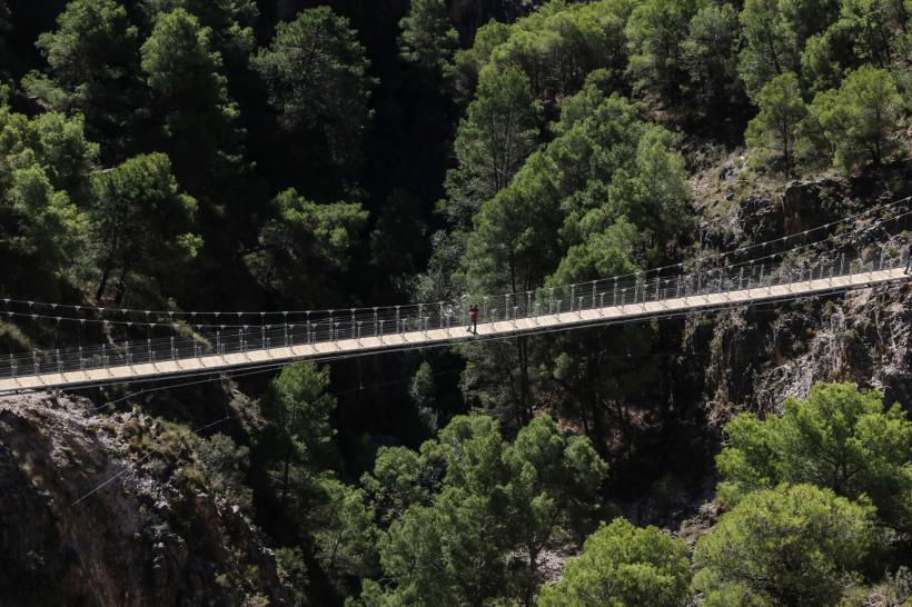 O comună din România va construi cel mai înalt pod suspendat din Europa: "Va deveni o destinație turistică de top"