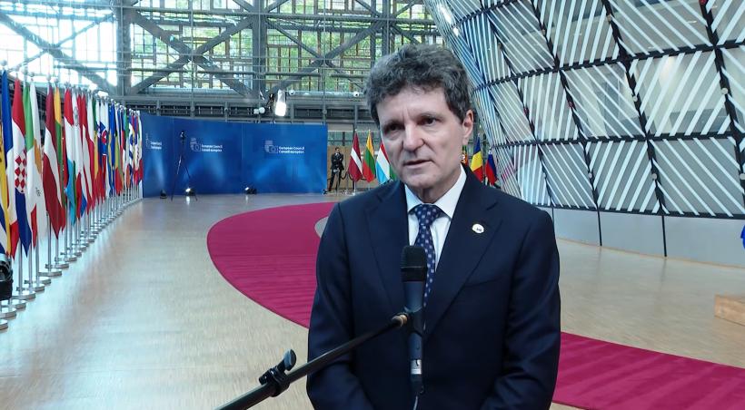 Ce a răspuns Nicușor Dan, la Bruxelles, când a fost întrebat dacă este de acord ca Guvernul Veștea să primească voturi de la AUR