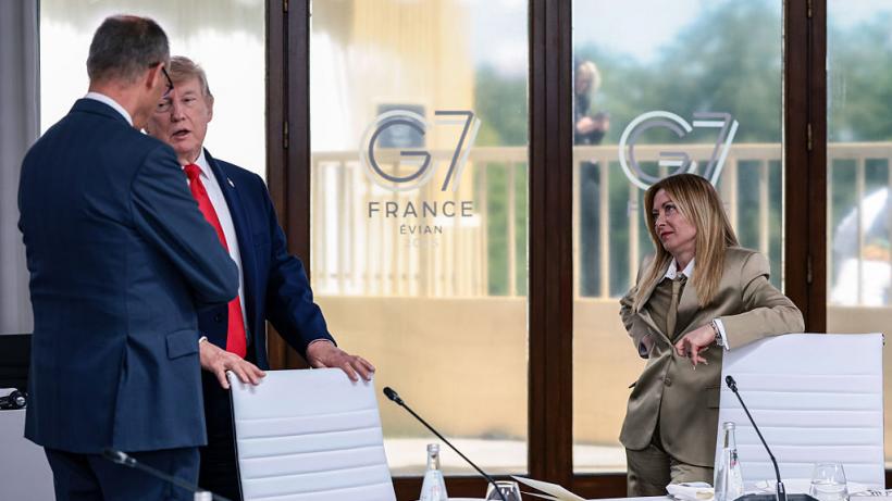 Scandal uriaş după ce Trump a spus că a făcut o fotografie „din milă” cu Meloni: „Sunt stupefiată”. Tajani şi-a anulat vizita în SUA