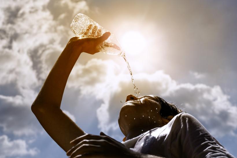 Începe primul val de căldură al verii: Franța interzice alcoolul pe cod roșu de caniculă. Spania așteaptă temperaturi record
