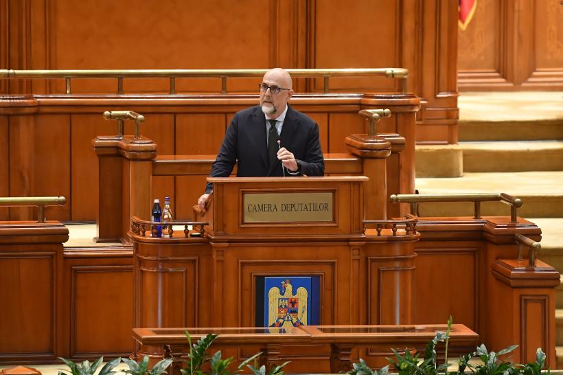 Kelemen Hunor îl felicită ironic pe George Simion, la votul pentru Guvernul Veștea: Talentul trebuie recunoscut, ai dat șah și mat