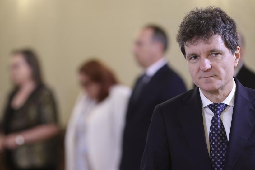 Surse: Nicușor Dan a decis să dea timp partidelor să negocieze între ele. Nu va anunța noul premier marți