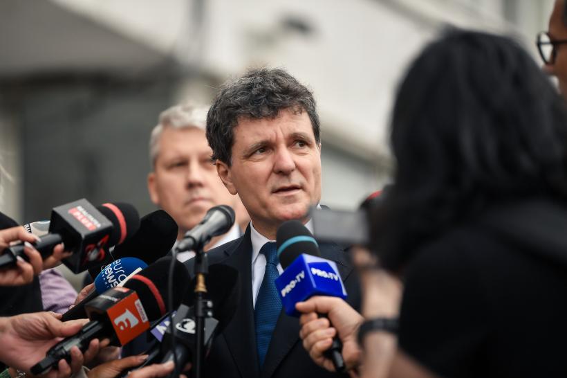Nicușor Dan: Nu poți lupta cu sistemul când ești șeful lui. Între un câine care latră și unul care mușcă, eu prefer un câine care muşcă