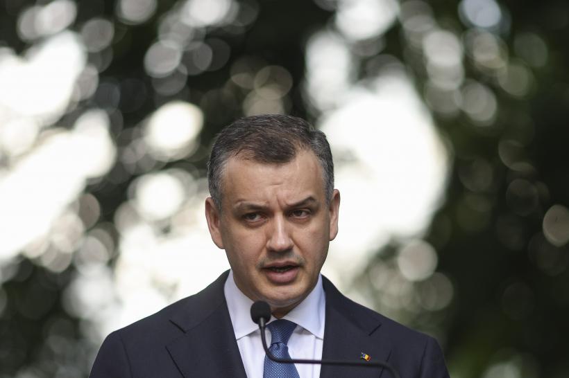Tomac îl atacă pe Bolojan: „Nu îți poți construi o carieră solidă pe angajamente care azi sunt valabile și peste două ore nu mai sunt”