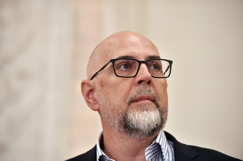 Kelemen Hunor: „George Simion stă, se uită la meci, mai mănâncă popcorn, mai bea o bere și crește” în sondaje