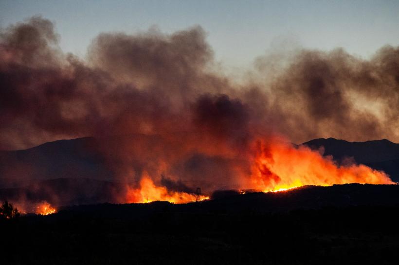 Incendii scăpate de sub control în Franța, la granița cu Spania. 10.000 de oameni au fost evacuați, au ars mii de hectare de pădure