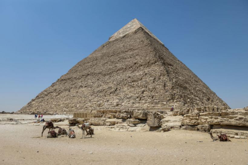 Un miliardar vrea să schimbe piramidele din Giza. A semnat un contract pentru un proiect care transformă platoul în afacere