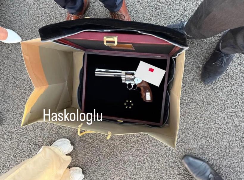 Nicușor Dan a primit de la Erdogan un pistol Gumusay și gloanțe. Ce a făcut Președintele cu arma