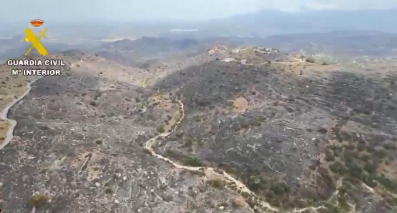 Cum se vede de sus Almeria mistuită de flăcări. Pompierii din Spania nu au reușit încă să țină sub control incendiile puternice