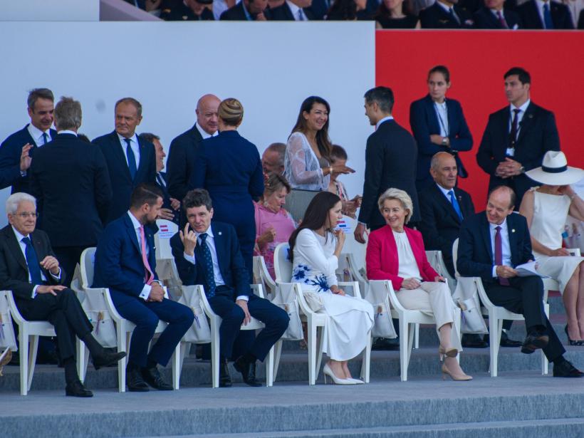 Imagini cu Nicușor Dan și Mirabela Grădinaru din tribuna oficială a paradei de la Paris. Prima Doamnă a stat lângă Ursula von der Leyen