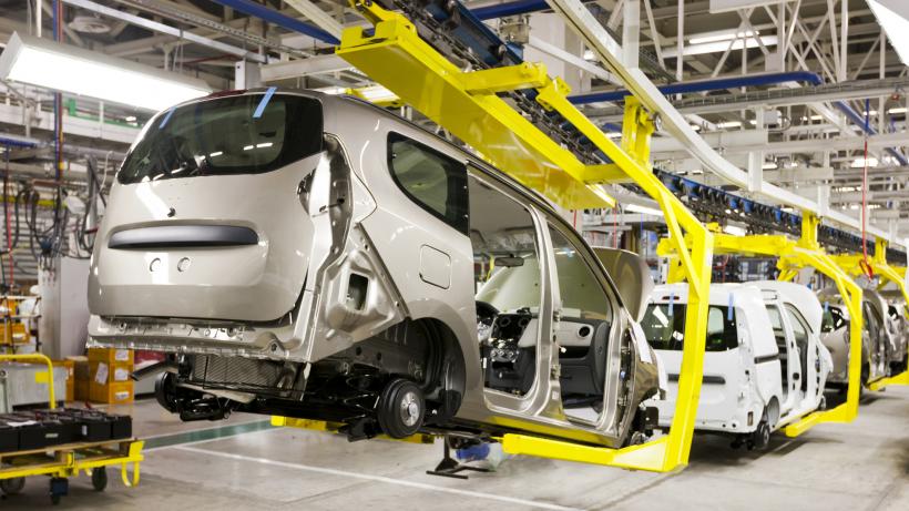 Industria auto din România, în cea mai gravă criză din ultimii 14 ani. Au fost concediați 1.200 de angajați în fiecare lună