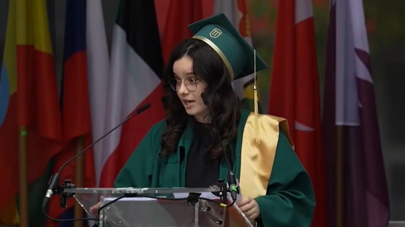„Nu este în regulă să sprijinim cu orele pereții în spitale. Asta nu e Medicină”. Discursul manifest al unei absolvente de la UMF Iași