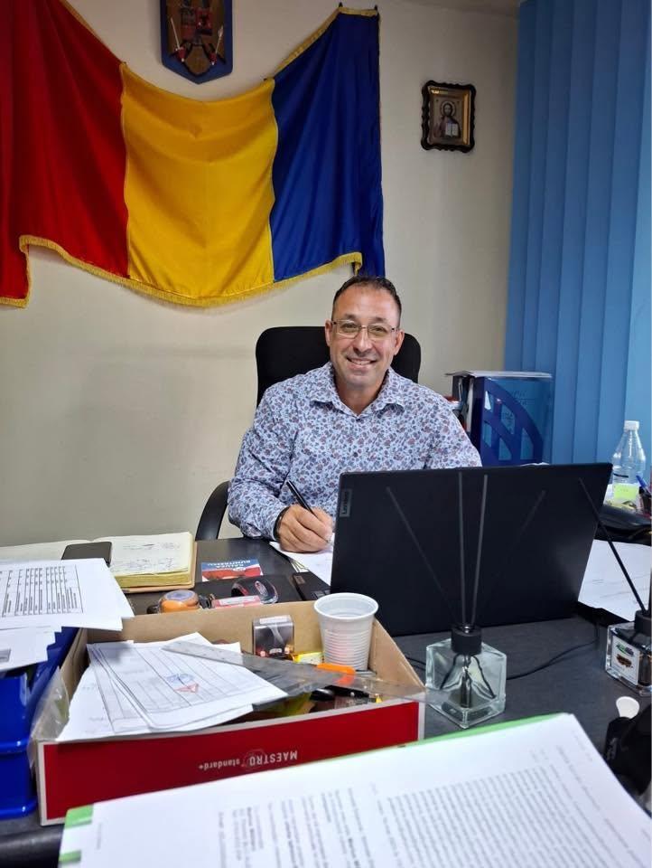 Primarul PSD de la Grindu s-a dat singur în judecată ca să-și mărească salariul. Cum explică decizia