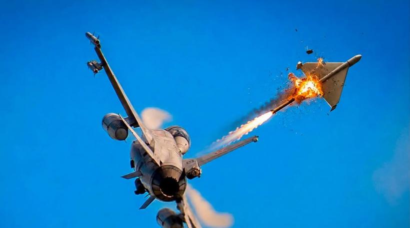 Cum a fost vânată drona de avionul F-16 la Buzău: "Piloții au zburat subsonic, au făcut diferite manevre deasupra și dedesubtul ei"