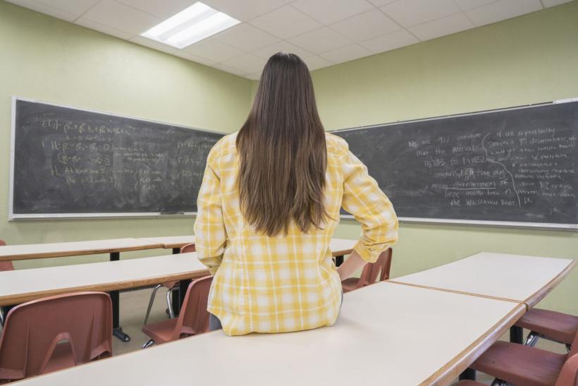 O profesoară a fost 17 ani în concediu medical, dar salariul i-a crescut în tot acest timp. A ajuns să câștige peste 6.000 de euro