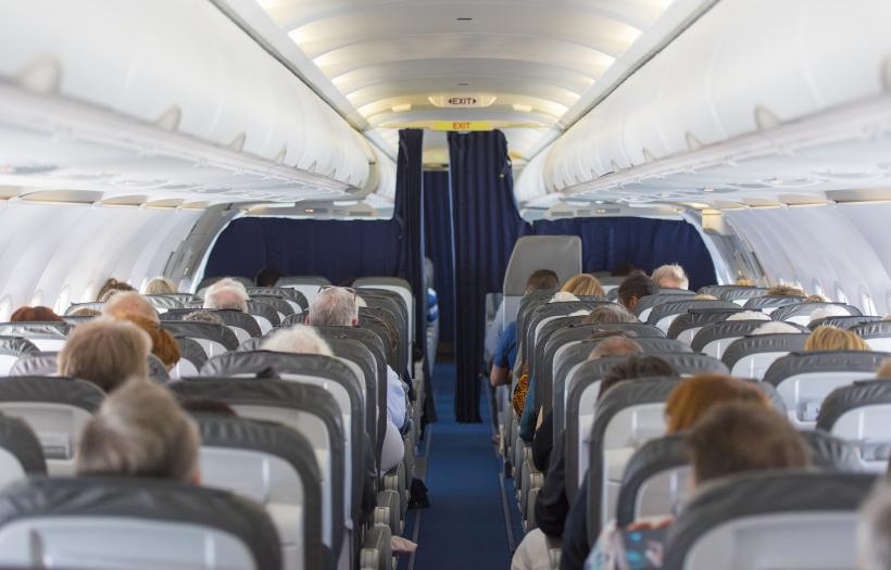 Un bărbat și-a uitat portofelul într-un avion de pe aeroportul din Bari. Două zile mai târziu, l-a găsit la sute de kilometri distanță