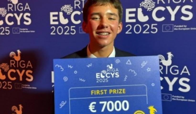 Un adolescent a construit un robot în formă de broască țestoasă care găsește microplastice în apă. Proiectul i-a adus 50.000 de dolari