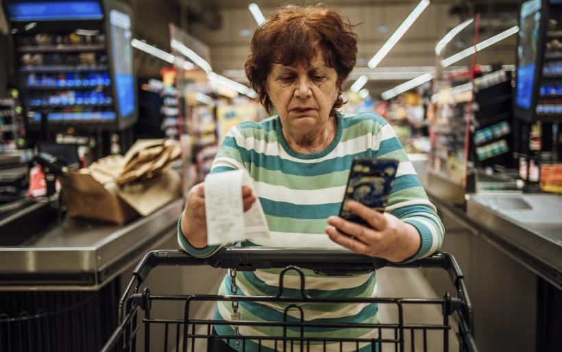Eurostat: Românii au avut venituri mai mici, rata de economisire s-a redus cel mai mult din UE