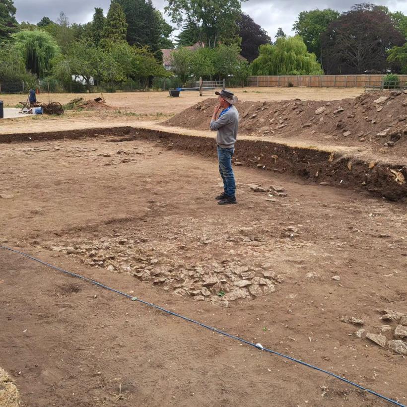 O femeie nu știa ce comoară se ascundea în curtea casei: Arheologii au scos la iveală ruinele unui oraș roman antic