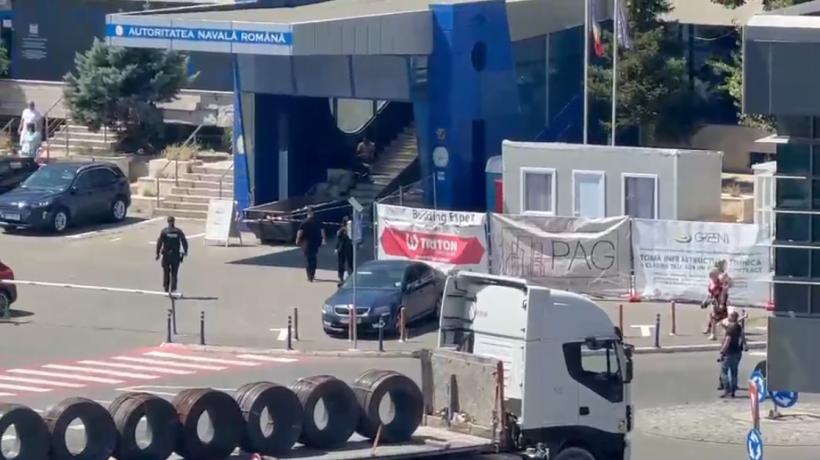 Evacuare în Portul Constanța, toate manevrele pentru nave au fost suspendate. La fața locului sunt echipaje antitero și ISU
